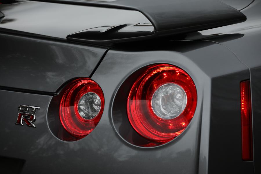 Детали экстерьера Nissan GT-R Pure (R35) 2017 года  (NA) (фото 14 из 21)